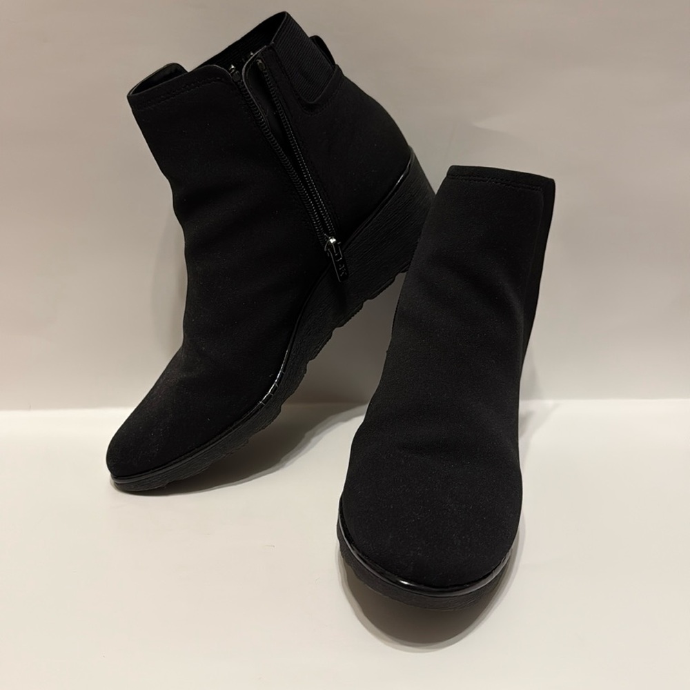 ANNE KLEIN BARNIE BLACK WEDGE BOOTIES